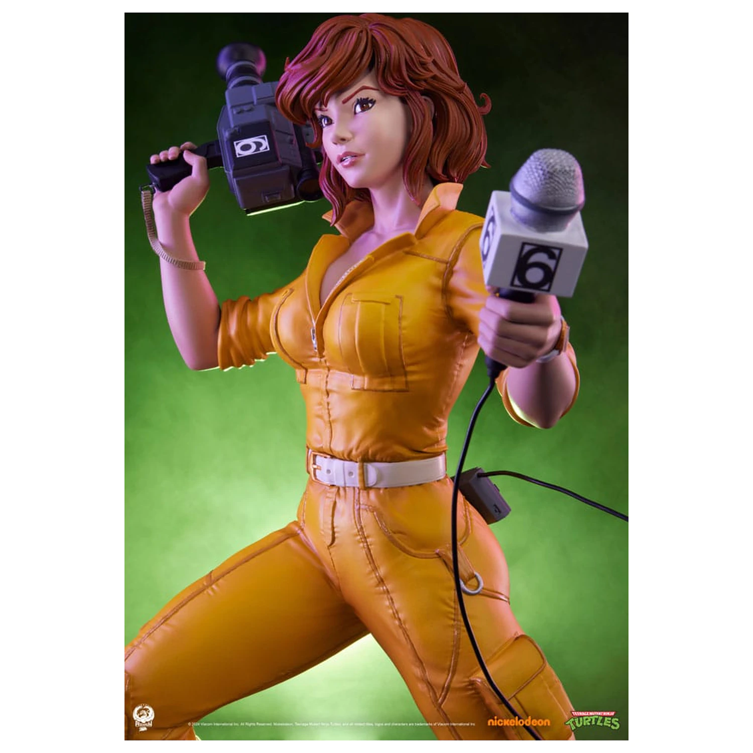 Teenage Mutant Ninja Turtles Premier Series 1/4 April O'Neil szobor figura 46 cm termékfotó