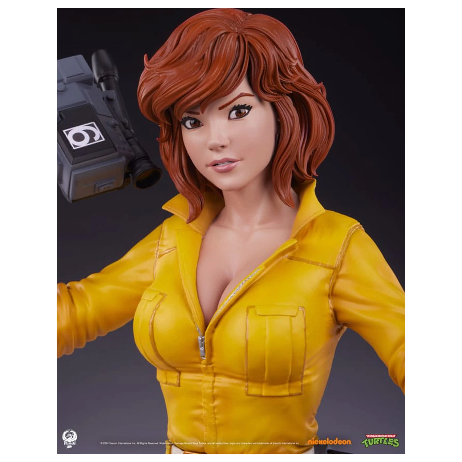 Teenage Mutant Ninja Turtles Premier Series 1/4 April O'Neil szobor figura 46 cm termékfotó