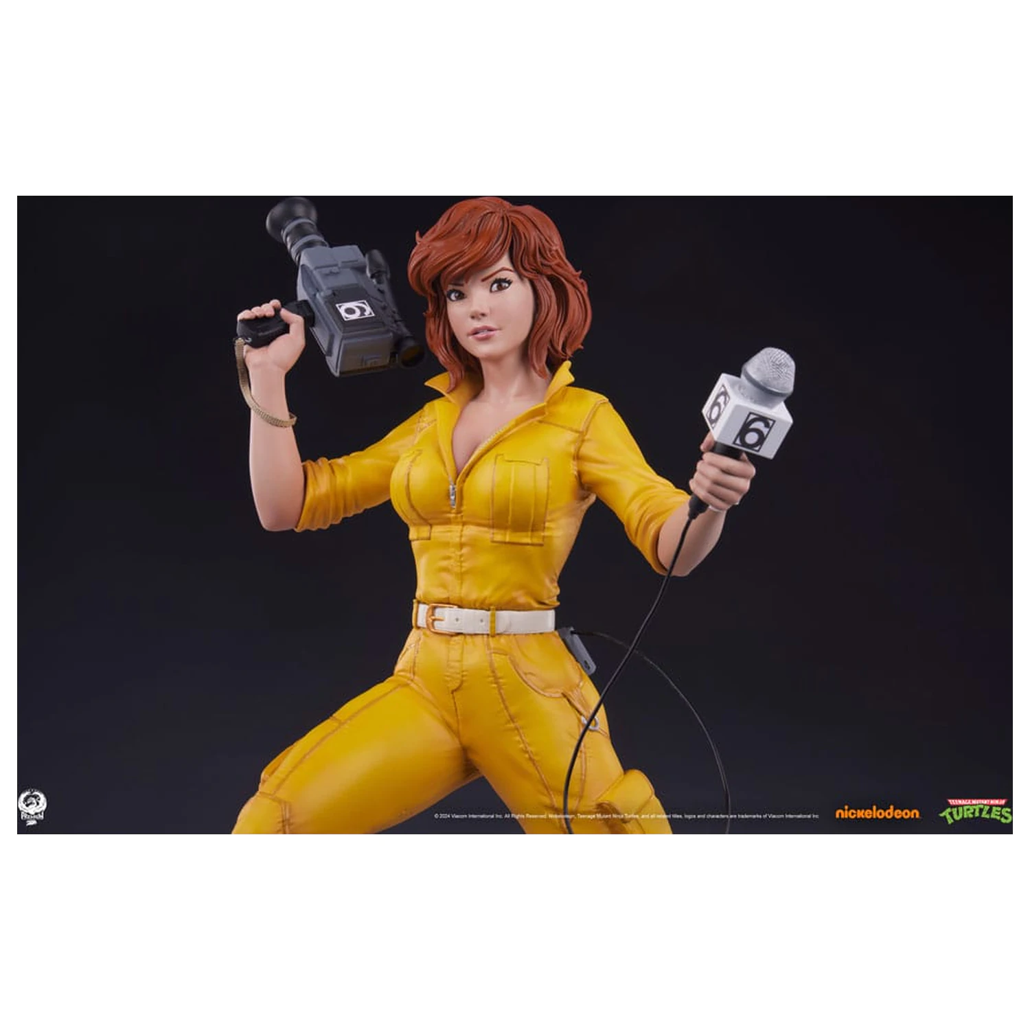 Teenage Mutant Ninja Turtles Premier Series 1/4 April O'Neil szobor figura 46 cm termékfotó