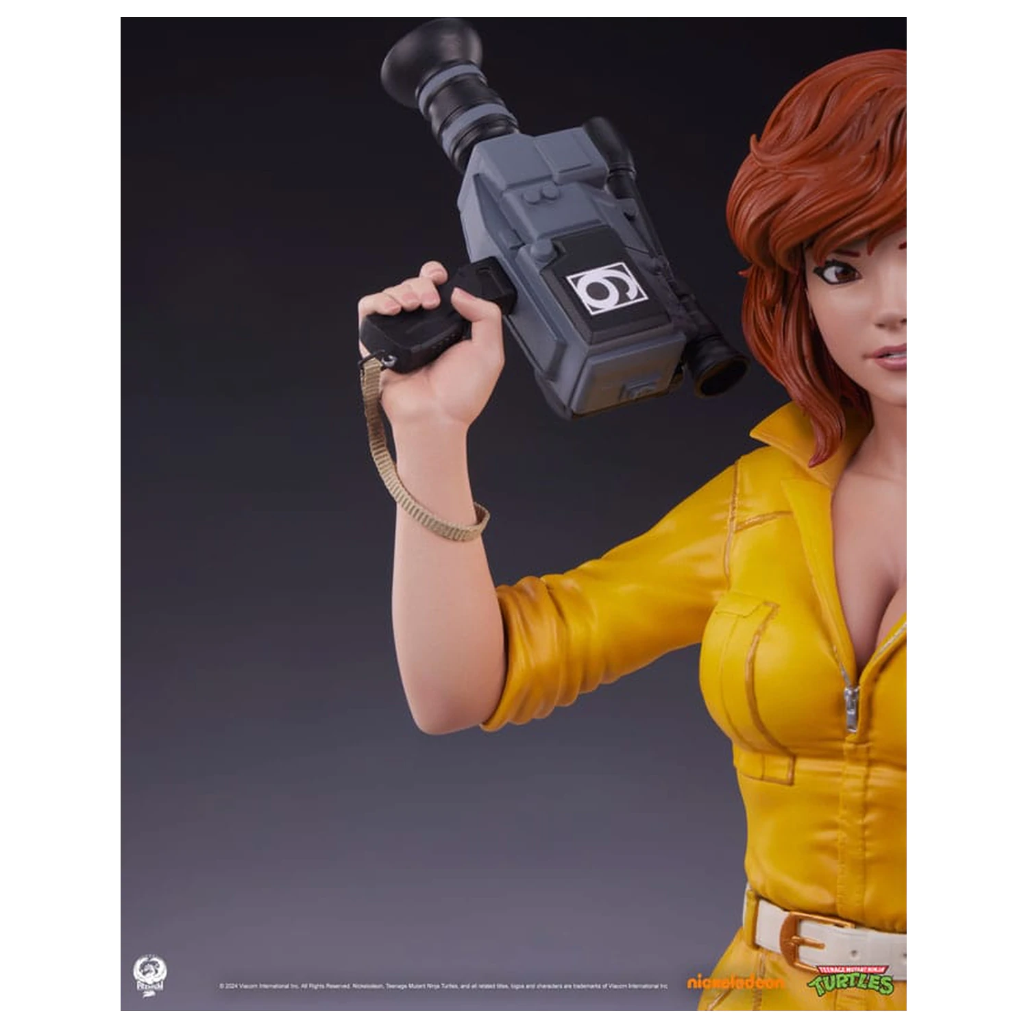Teenage Mutant Ninja Turtles Premier Series 1/4 April O'Neil szobor figura 46 cm termékfotó