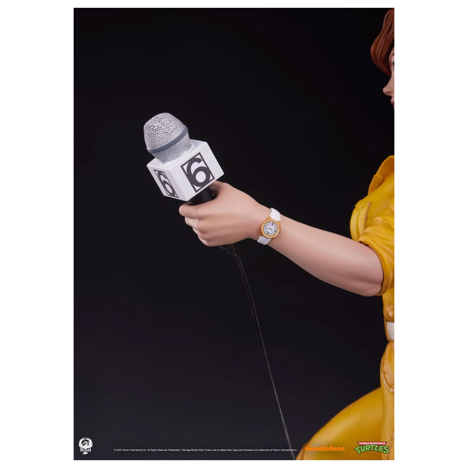 Teenage Mutant Ninja Turtles Premier Series 1/4 April O'Neil szobor figura 46 cm termékfotó