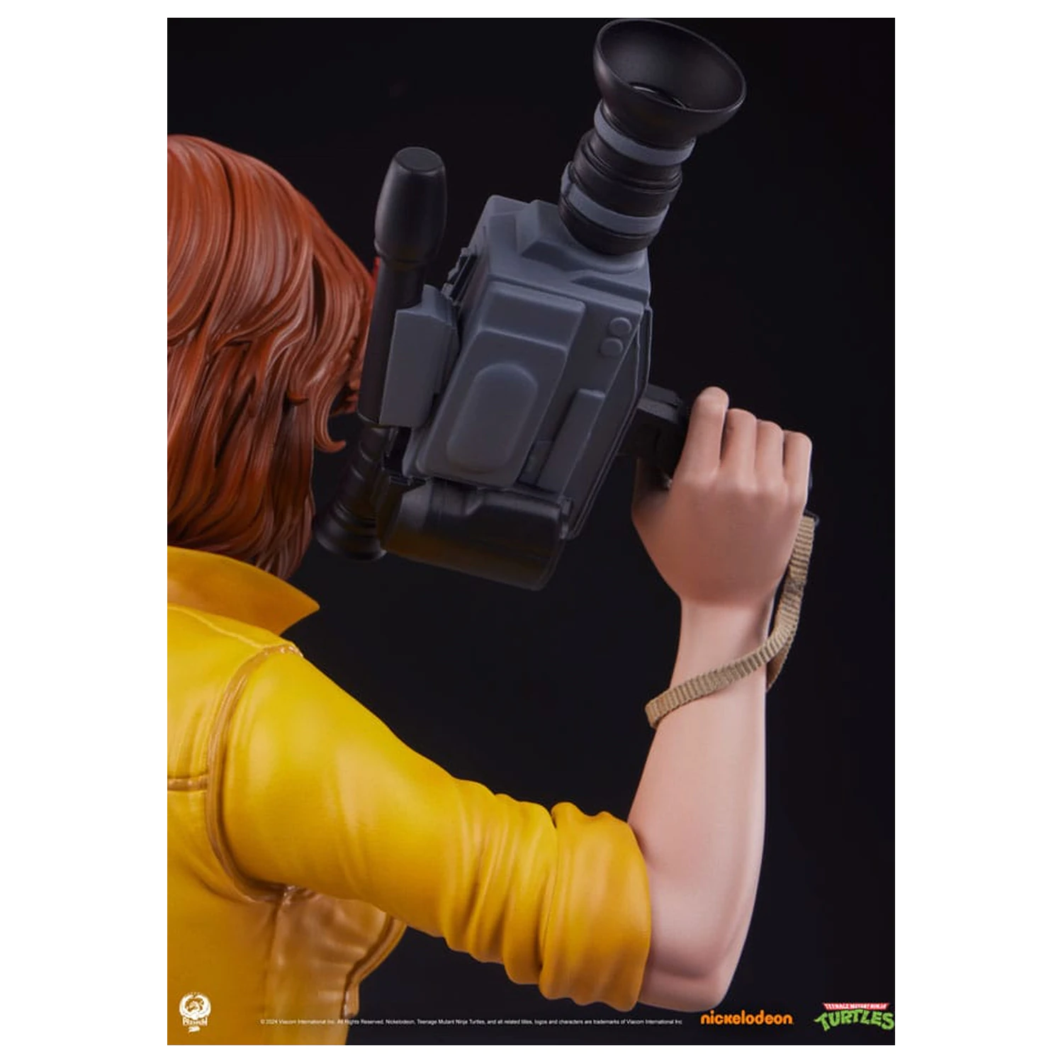 Teenage Mutant Ninja Turtles Premier Series 1/4 April O'Neil szobor figura 46 cm termékfotó