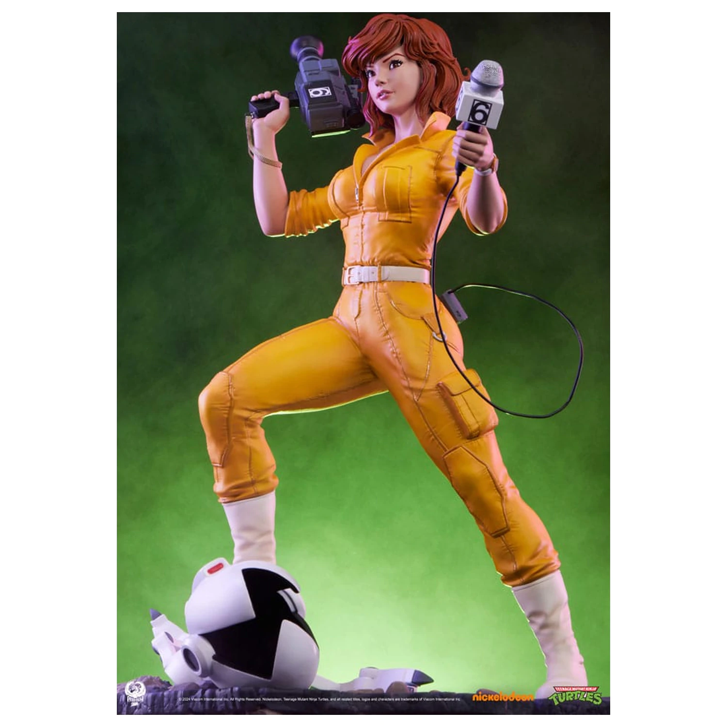 Teenage Mutant Ninja Turtles Premier Series 1/4 April O'Neil szobor figura 46 cm termékfotó