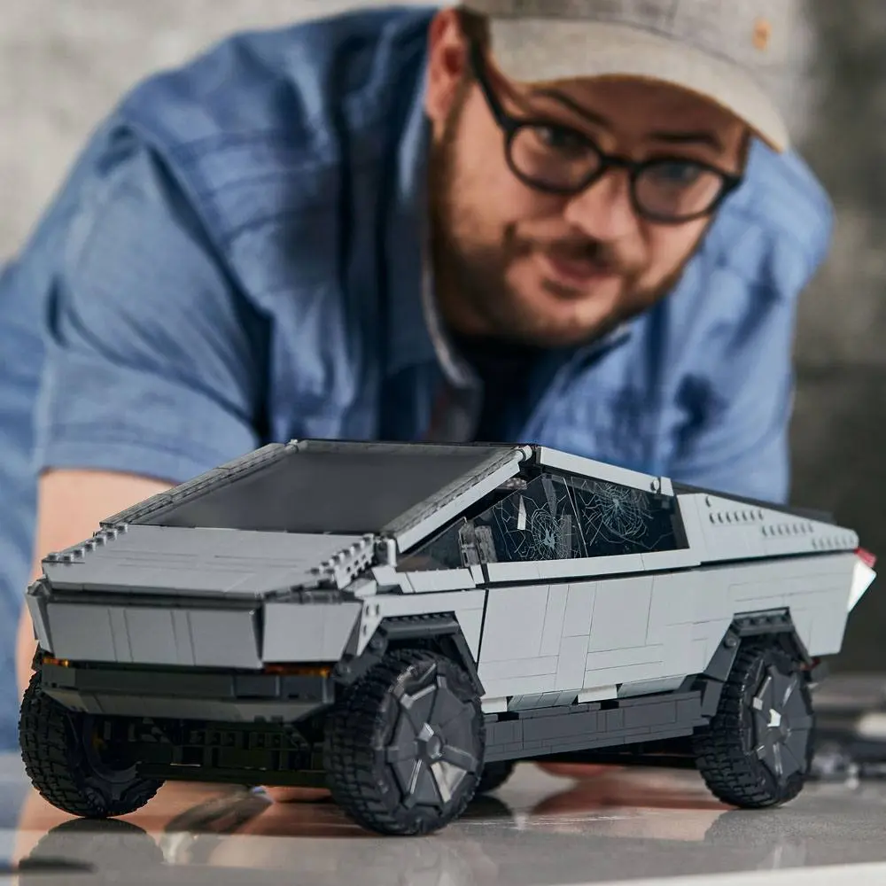 Tesla Mega Construx Cybertruck építőkészlet 48 cm termékfotó
