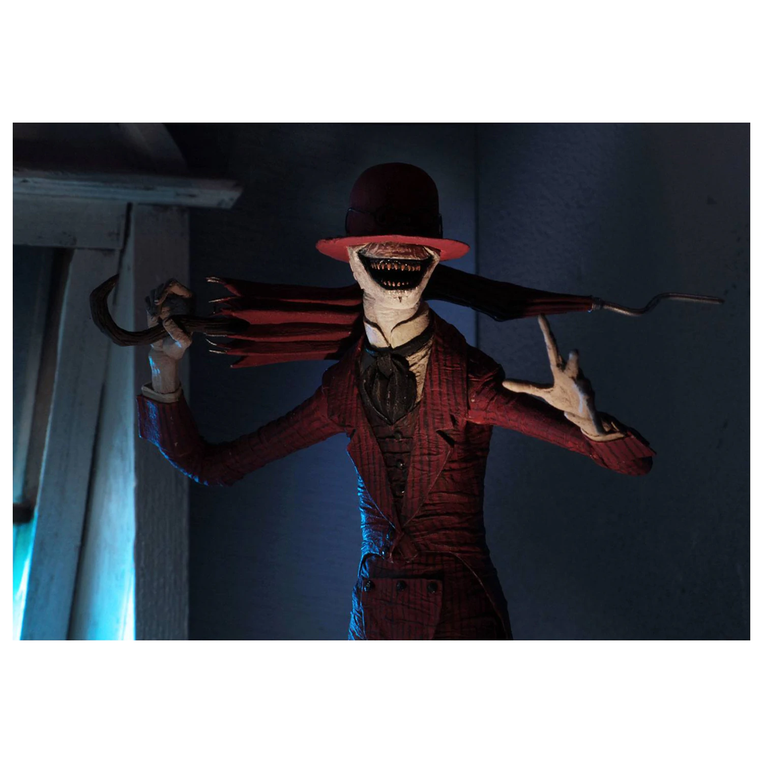The Conjuring Universe Ultimate Crooked Man akciófigura 23 cm termékfotó