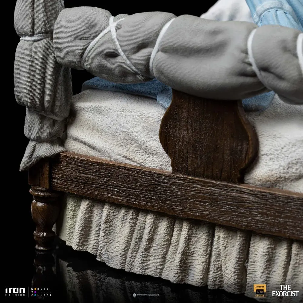 The Exorcist Deluxe Art Scale 1/10 Possessed Regan McNeil szobor figura 14 cm termékfotó
