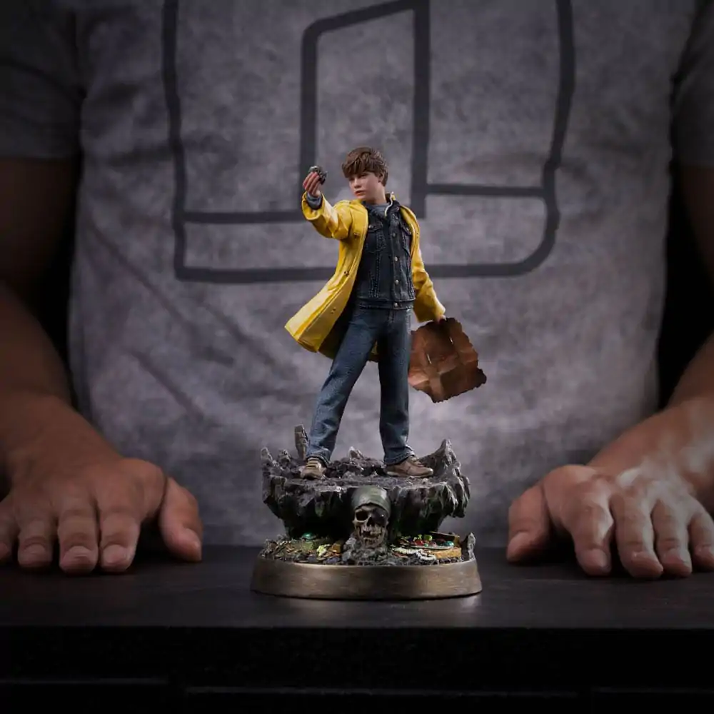 The Goonies Art Scale 1/10 Mikey Walsh (40th anniversary) szobor figura 21 cm      termékfotó