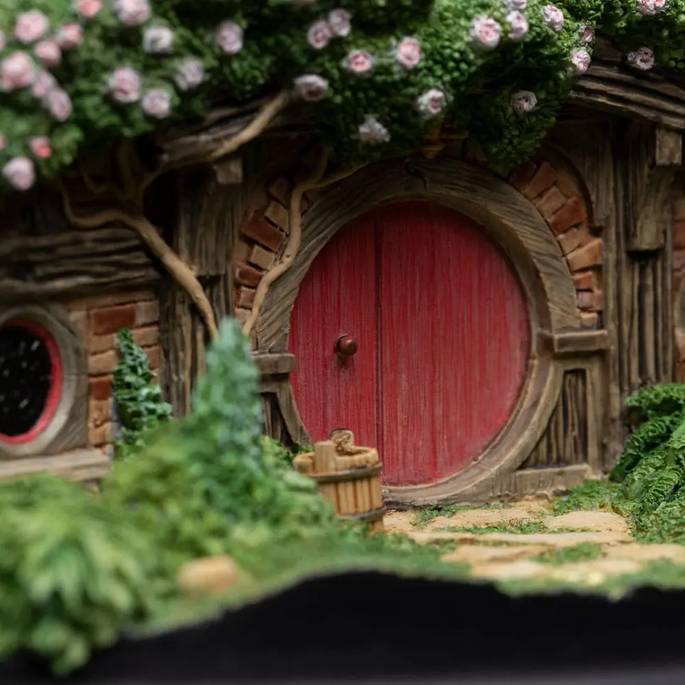 The Hobbit Hobbit Hole 22 Pine Grove szobor figura termékfotó