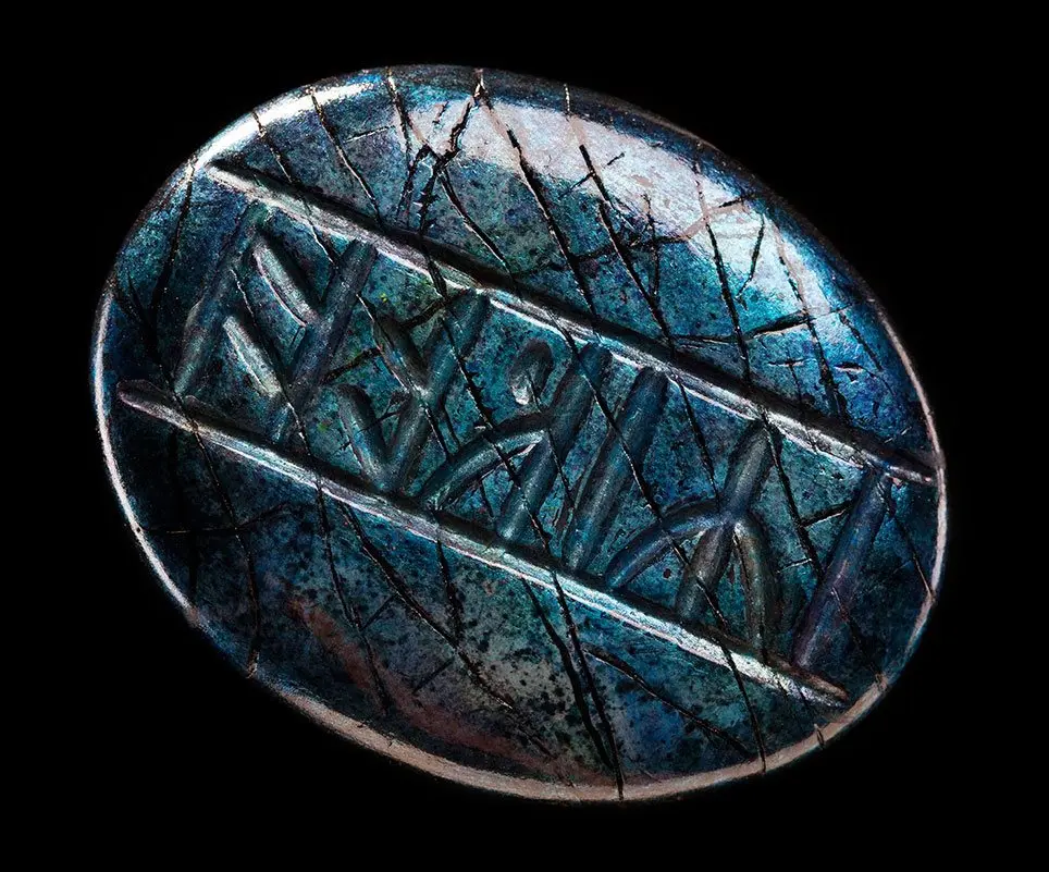 The Hobbit The Desolation of Smaug Prop Kili's Rune Stone replika termékfotó