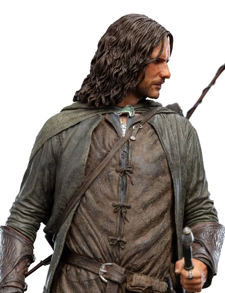 The Lord of the Rings 1/6 Aragorn, Hunter of the Plains (Classic Series) szobor figura 32 cm termékfotó