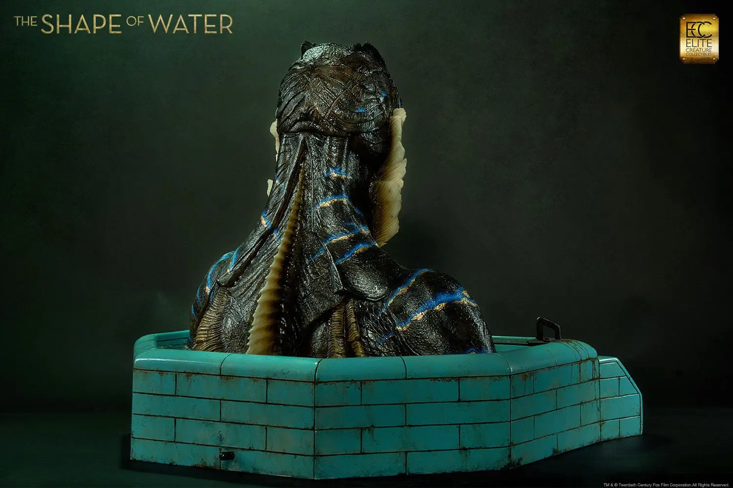 The Shape of Water Life-Size Amphibian Man mellszobor figura 71 cm termékfotó