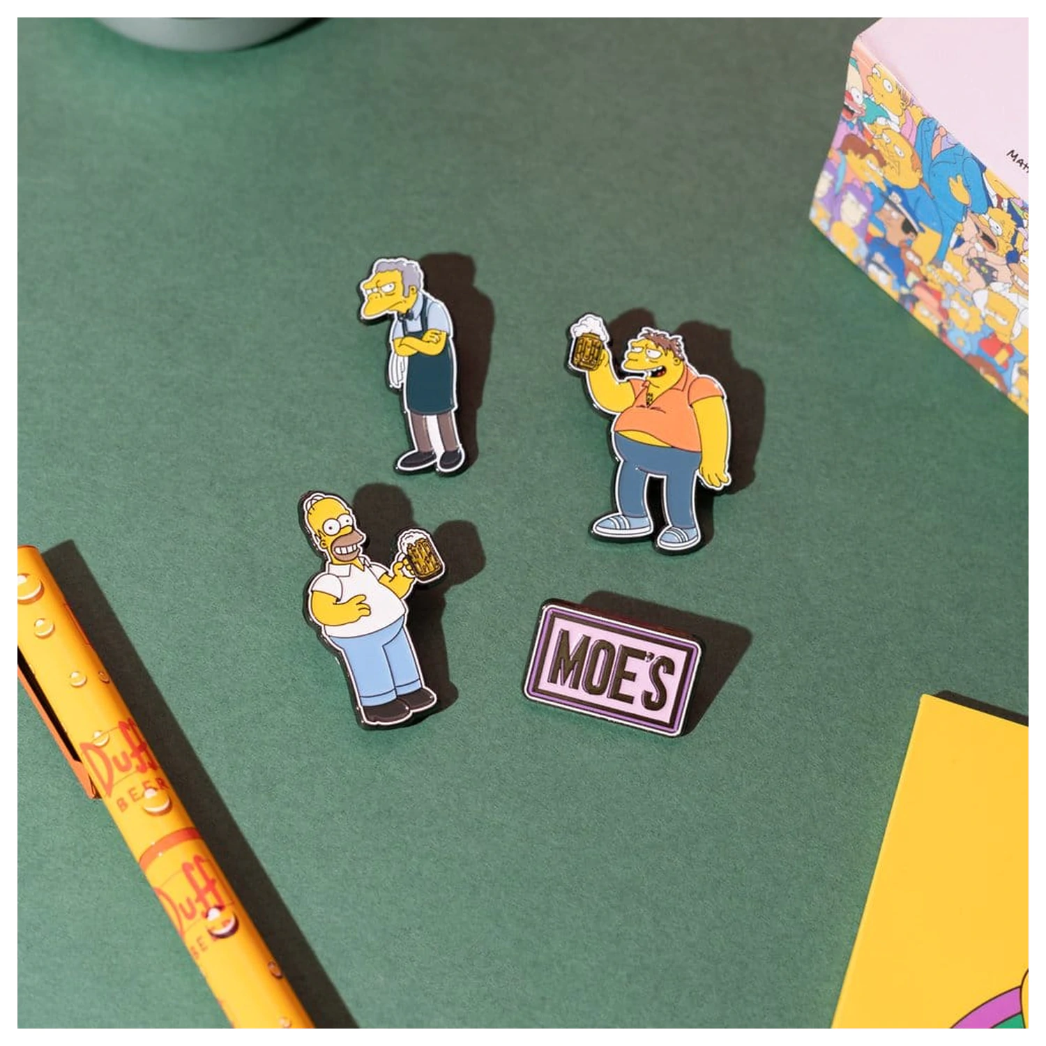 The Simpsons Moe's Tavern 4 db-os kitűző csomag  termékfotó