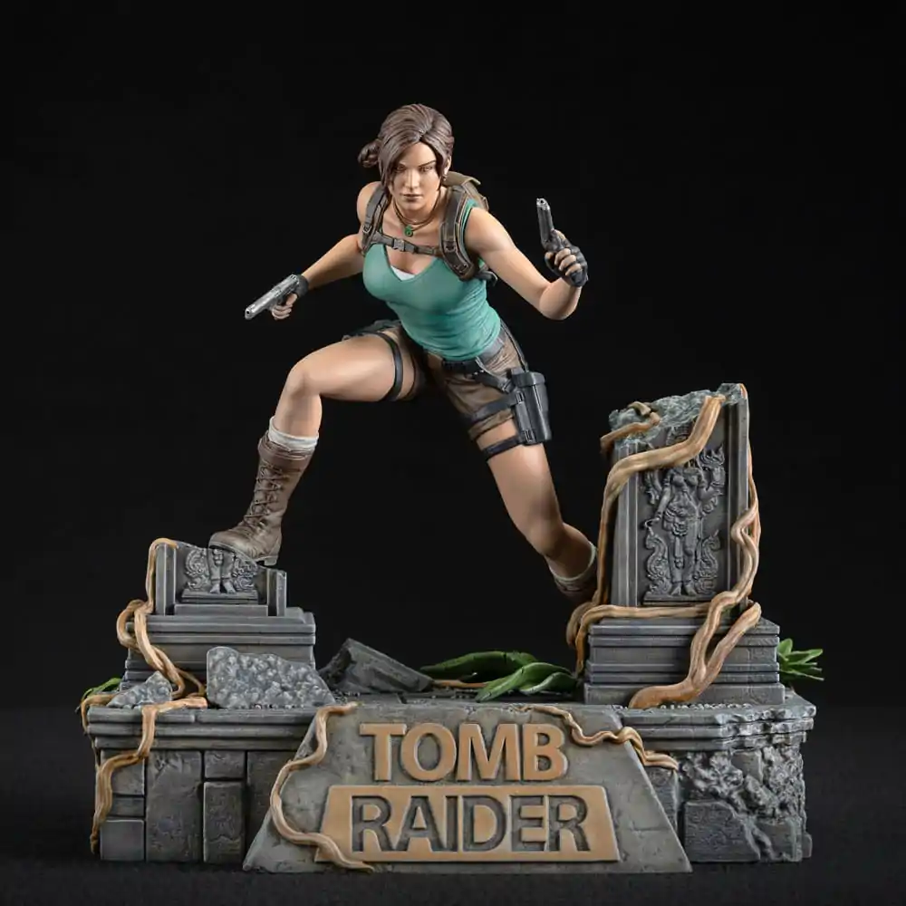 Tomb Raider Lara Croft PVC szobor figura 24 cm termékfotó