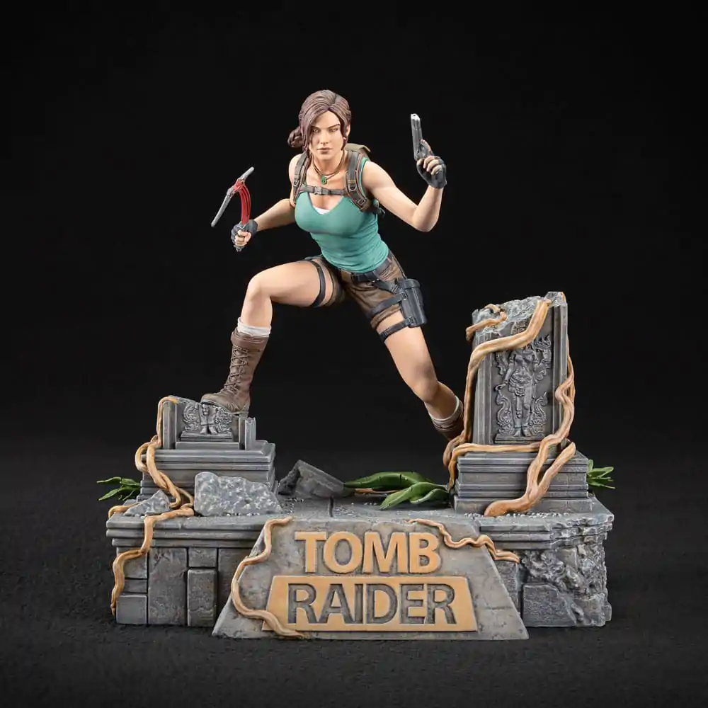 Tomb Raider Lara Croft PVC szobor figura 24 cm termékfotó