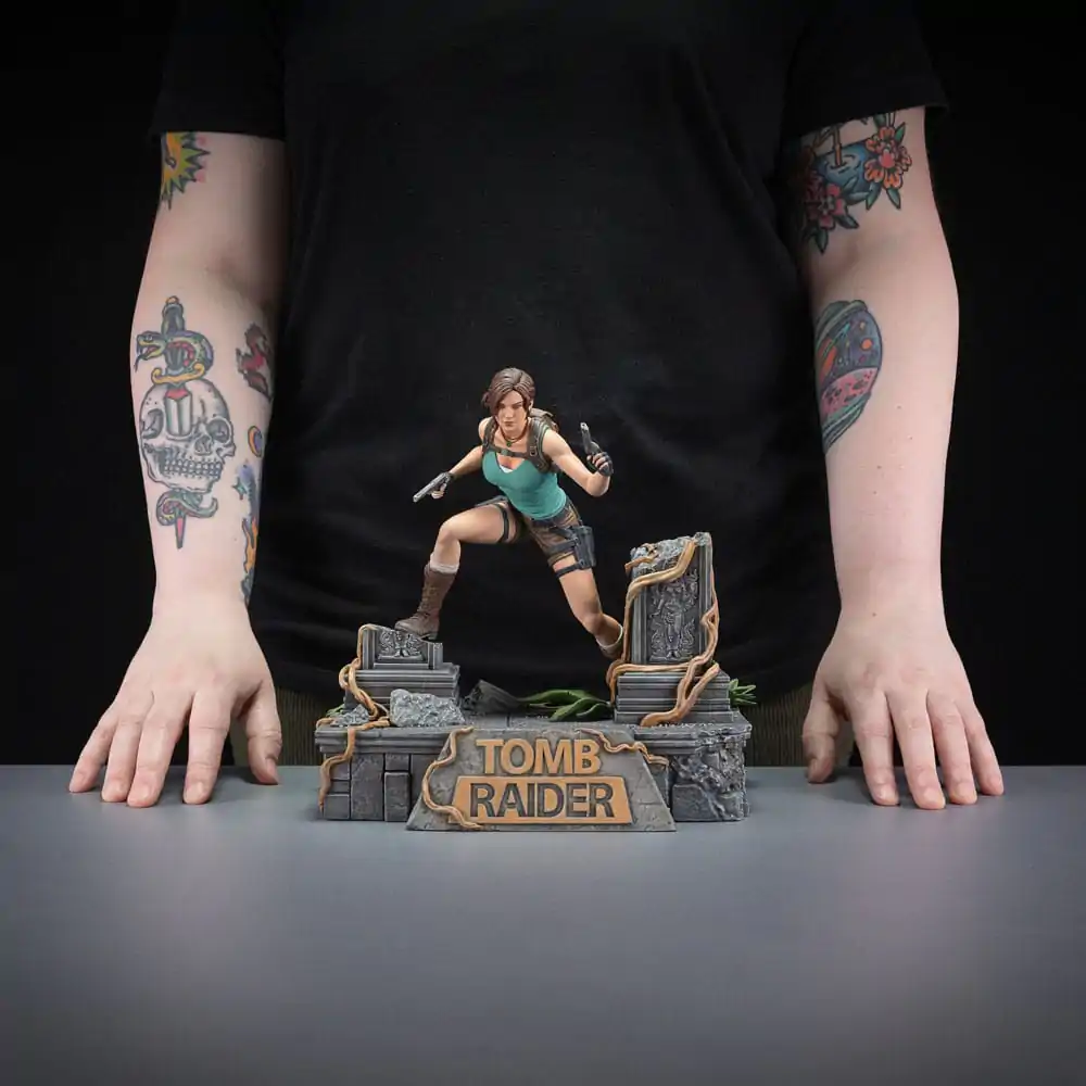 Tomb Raider Lara Croft PVC szobor figura 24 cm termékfotó