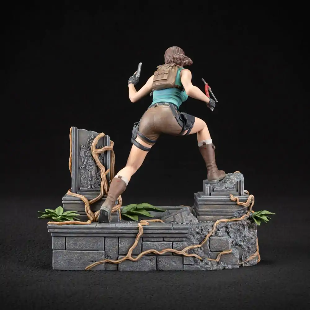 Tomb Raider Lara Croft PVC szobor figura 24 cm termékfotó