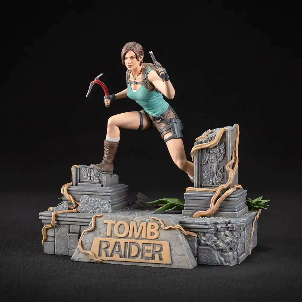 Tomb Raider Lara Croft PVC szobor figura 24 cm termékfotó