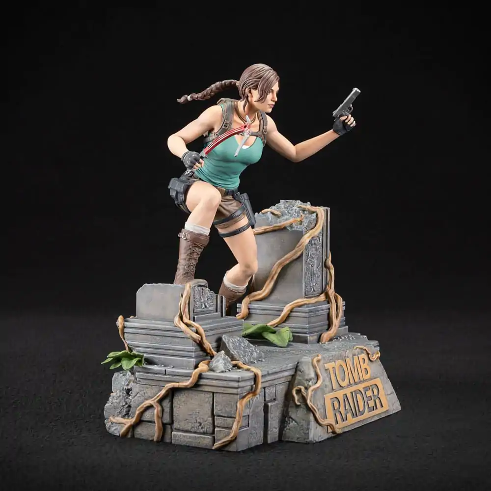 Tomb Raider Lara Croft PVC szobor figura 24 cm termékfotó