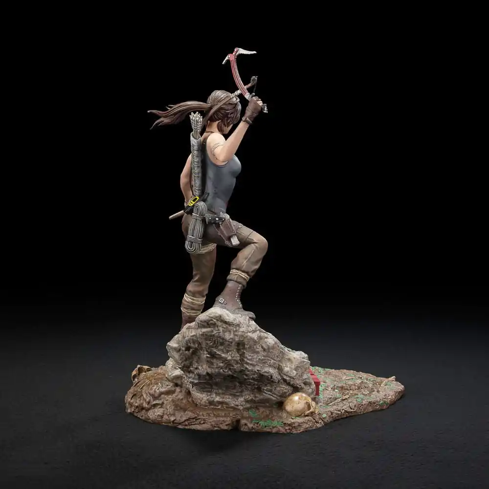 Tomb Raider Lara Croft Survivor Era PVC szobor figura 33 cm termékfotó