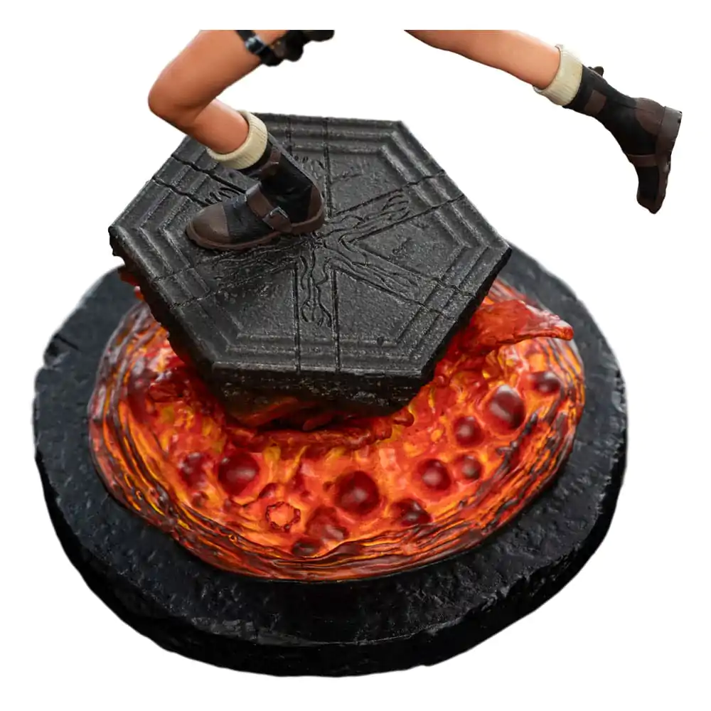 Tomb Raider Lara Croft: The Sanctuary of Flame Mini szobor figura 18 cm termékfotó