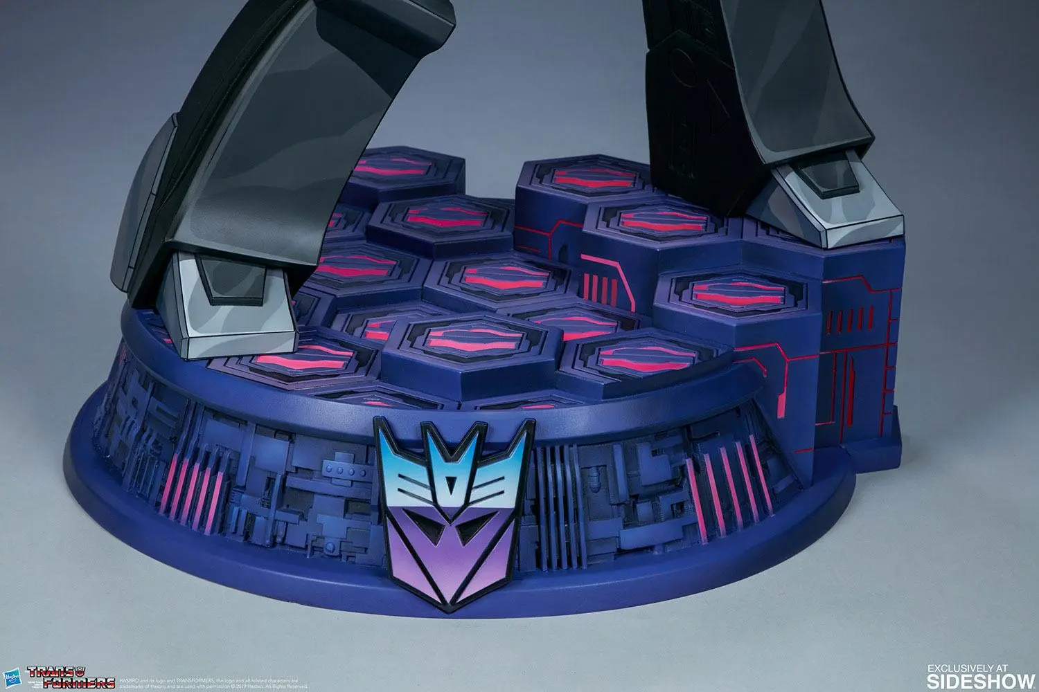 Transformers Museum Scale Megatron - G1 szobor figura 62 cm termékfotó
