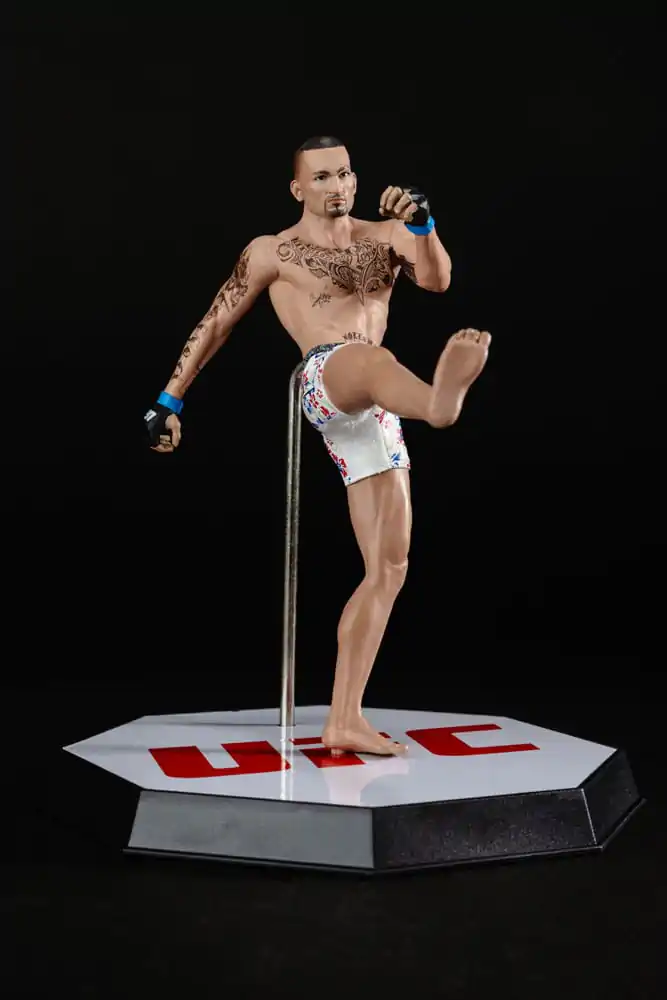 UFC Posed Max Holloway PVC szobor figura 18 cm termékfotó