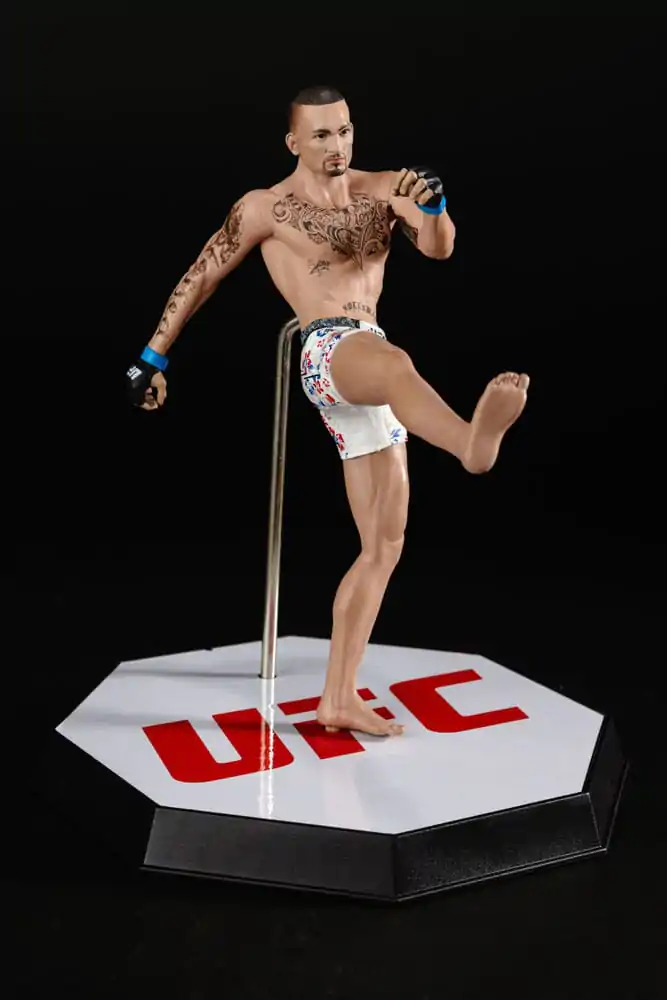 UFC Posed Max Holloway PVC szobor figura 18 cm termékfotó