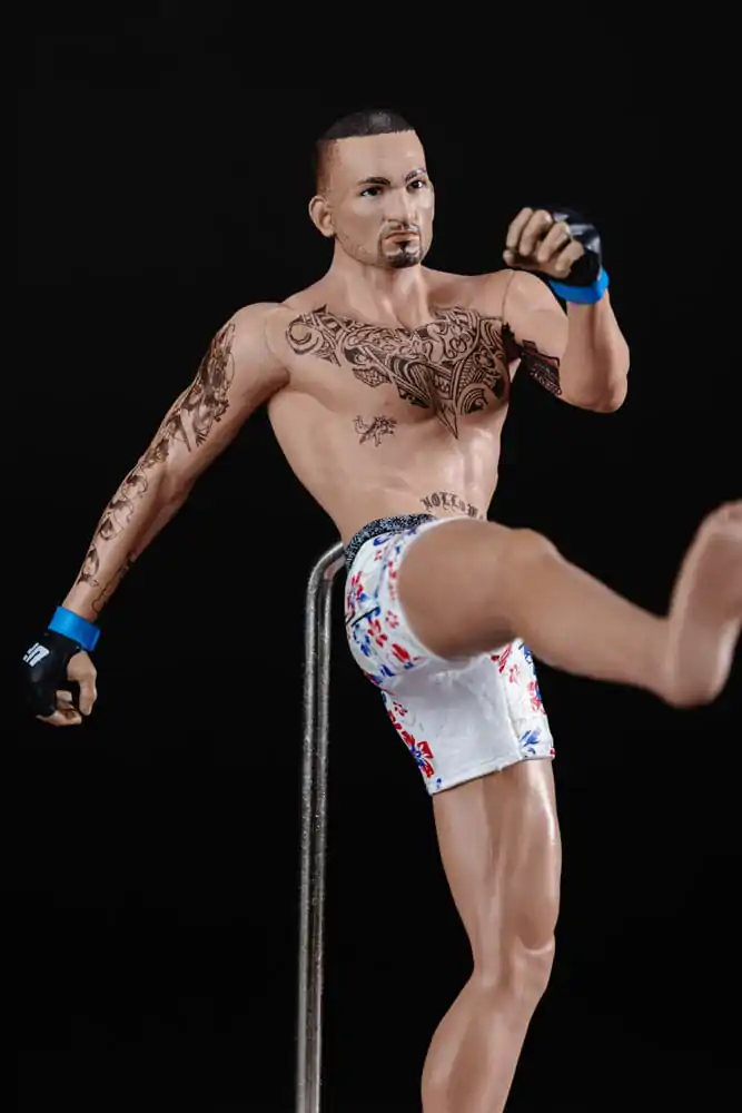 UFC Posed Max Holloway PVC szobor figura 18 cm termékfotó