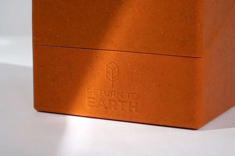 Ultimate Guard Return To Earth Boulder Deck Case 100+ Standard Size Orange termékfotó