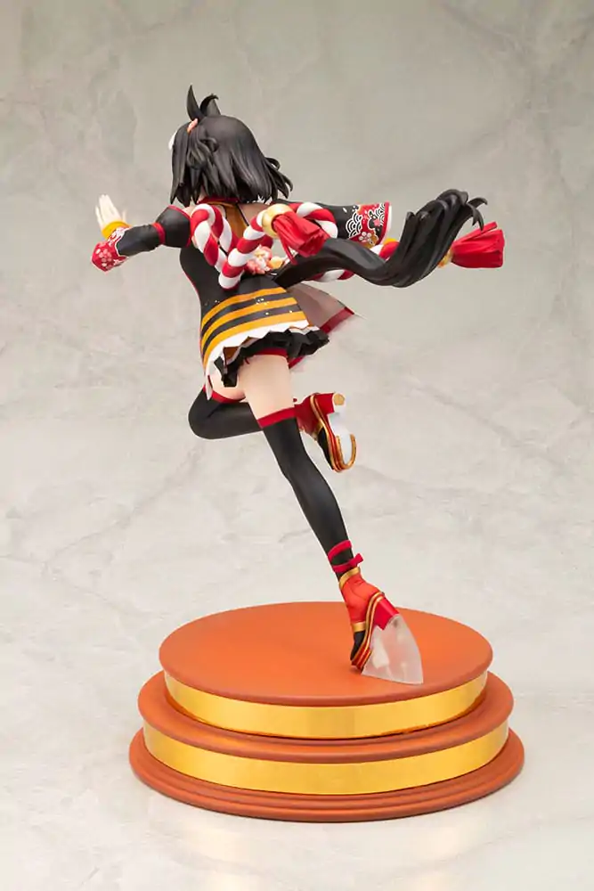 Uma Musume Pretty Derby PVC Statue 1/7 Outrunning the Encroaching Heat Kitasan Black 30 cm termékfotó