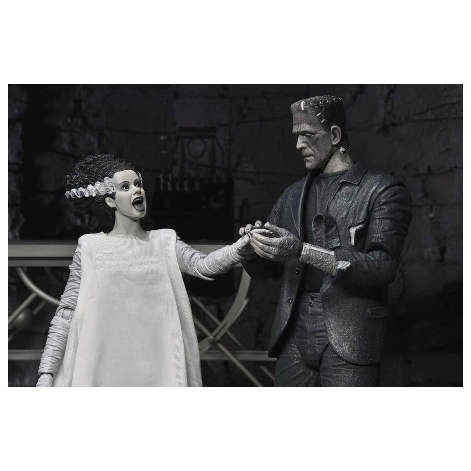 Universal Monsters Bride of Frankenkorsó 90th Anniversary The Monster & His Mate (B&W) 2 db-os akciófigura csomag 18 cm termékfotó