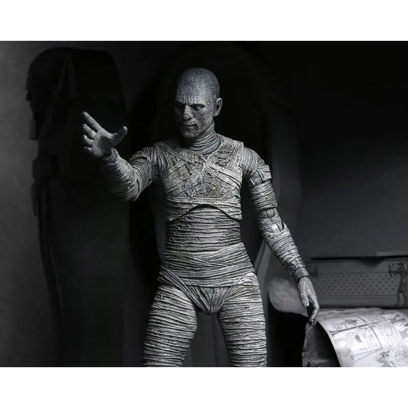 Universal Monsters Mummy Black and White Ultimate figura 18cm termékfotó
