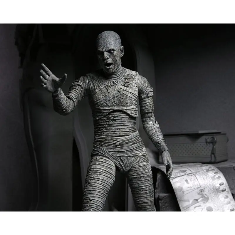 Universal Monsters Mummy Black and White Ultimate figura 18cm termékfotó