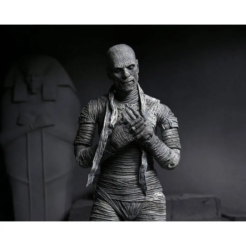 Universal Monsters Mummy Black and White Ultimate figura 18cm termékfotó