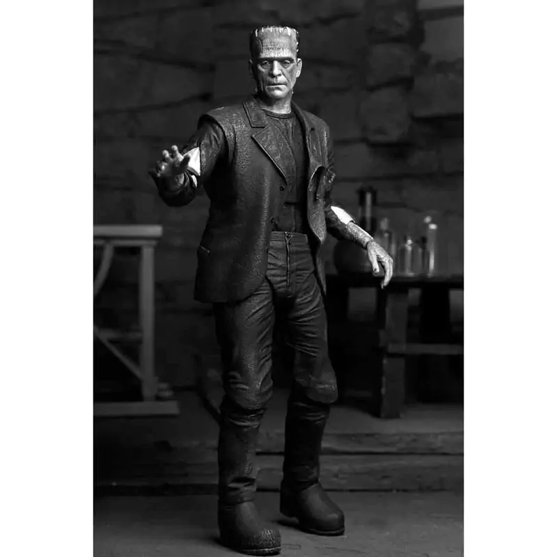 Universal Monsters The Bride of Frankenstein Ultimate Bride of Frankensteins Monster B&W Version. figure 18cm termékfotó