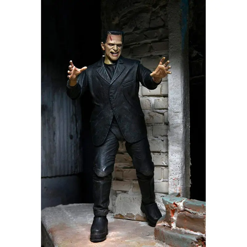 Universal Monsters Ultimate Frankenstein Monster figura 18cm termékfotó