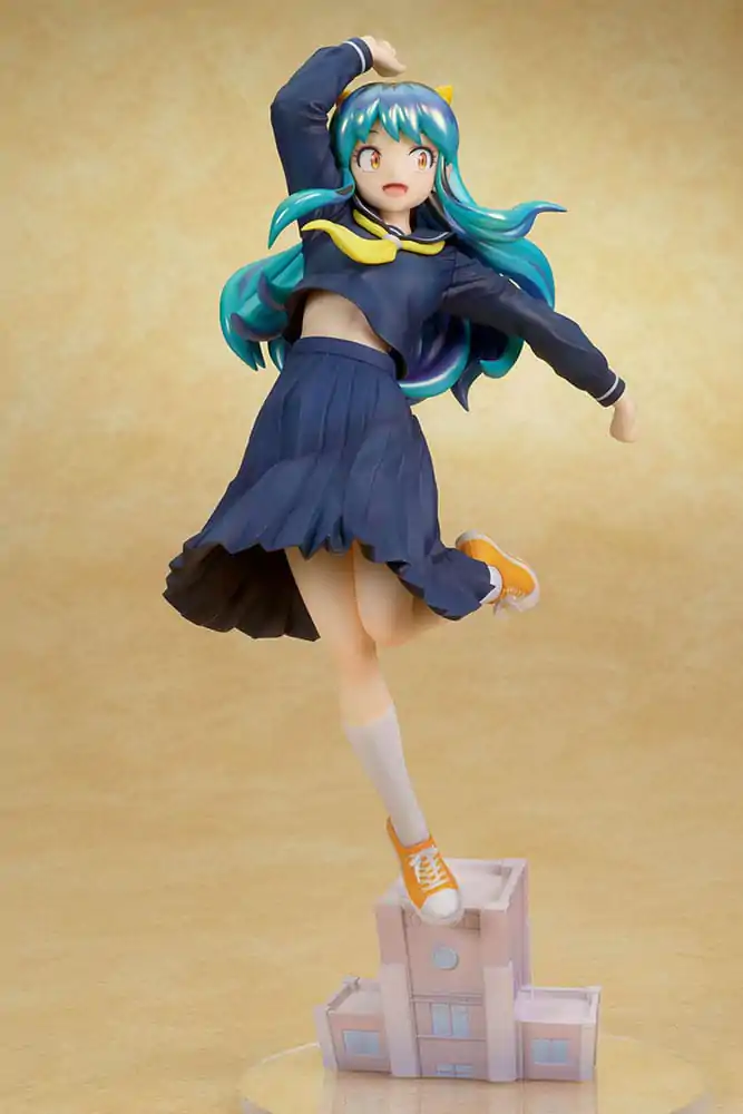 Urusei Yatsura 1/7 Lum Uniform Ver. PVC szobor figura 28 cm termékfotó