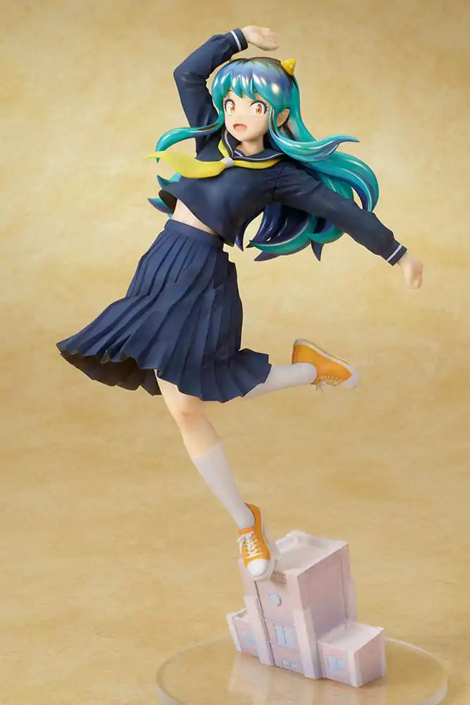 Urusei Yatsura 1/7 Lum Uniform Ver. PVC szobor figura 28 cm termékfotó