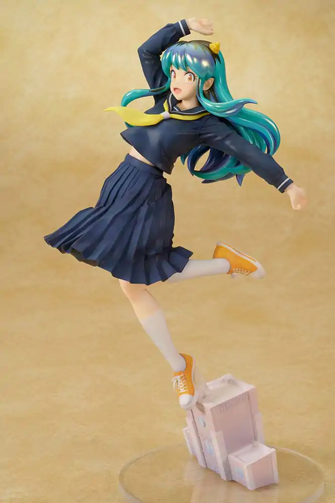 Urusei Yatsura 1/7 Lum Uniform Ver. PVC szobor figura 28 cm termékfotó