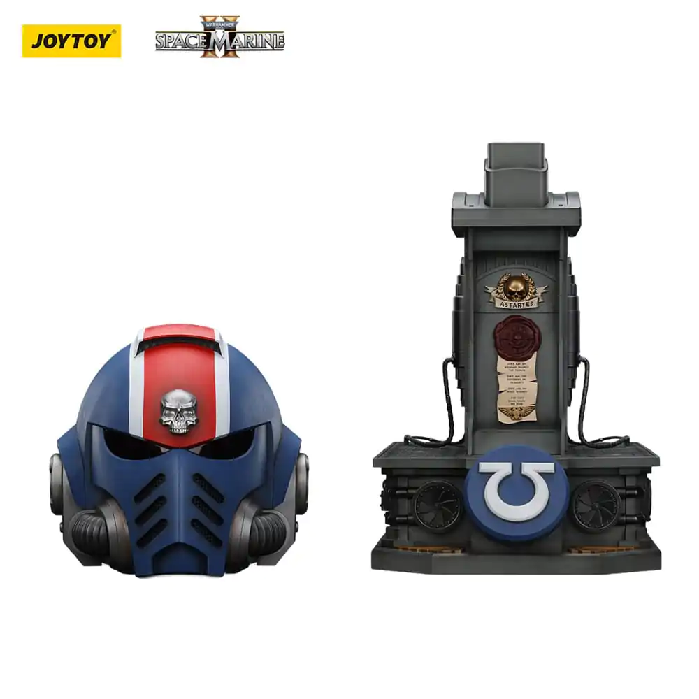 Warhammer 40,000: Space Marine 2 Ultramarines Lieutenant Titus Helmet with Display Stand replika 44 cm  termékfotó
