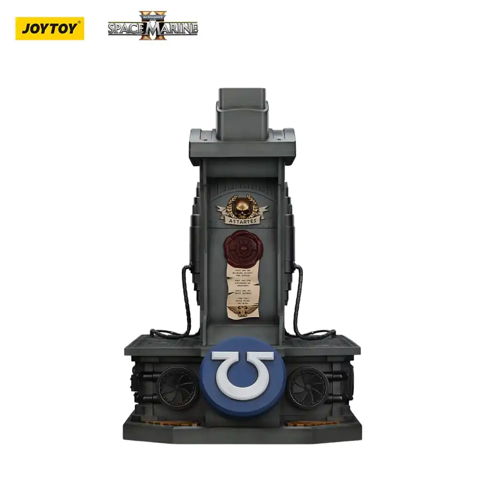 Warhammer 40,000: Space Marine 2 Ultramarines Lieutenant Titus Helmet with Display Stand replika 44 cm  termékfotó