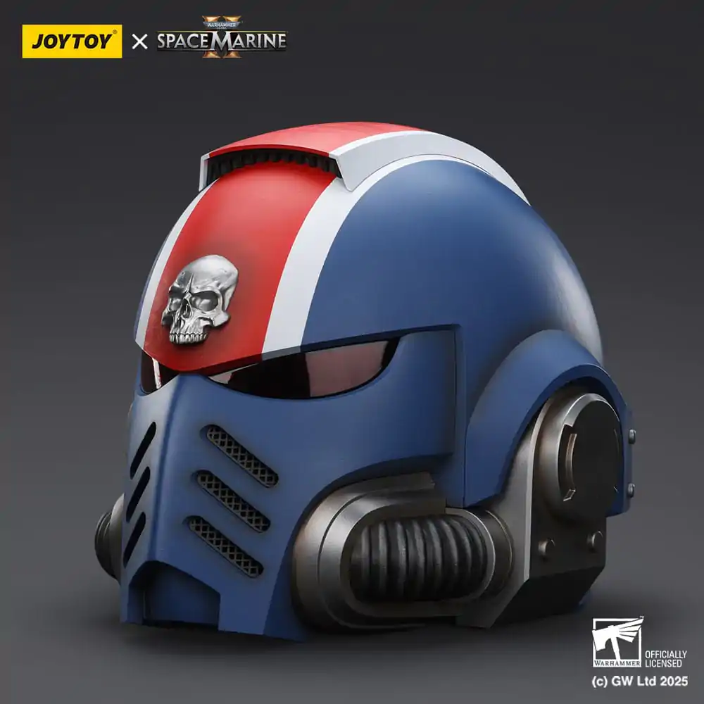 Warhammer 40,000: Space Marine 2 Ultramarines Lieutenant Titus sisak replika 30 cm  termékfotó