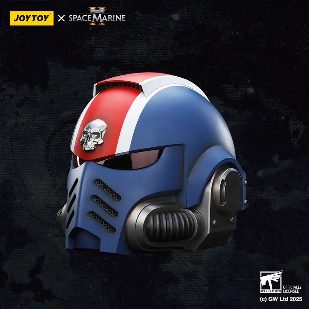 Warhammer 40,000: Space Marine 2 Ultramarines Lieutenant Titus sisak replika 30 cm  termékfotó