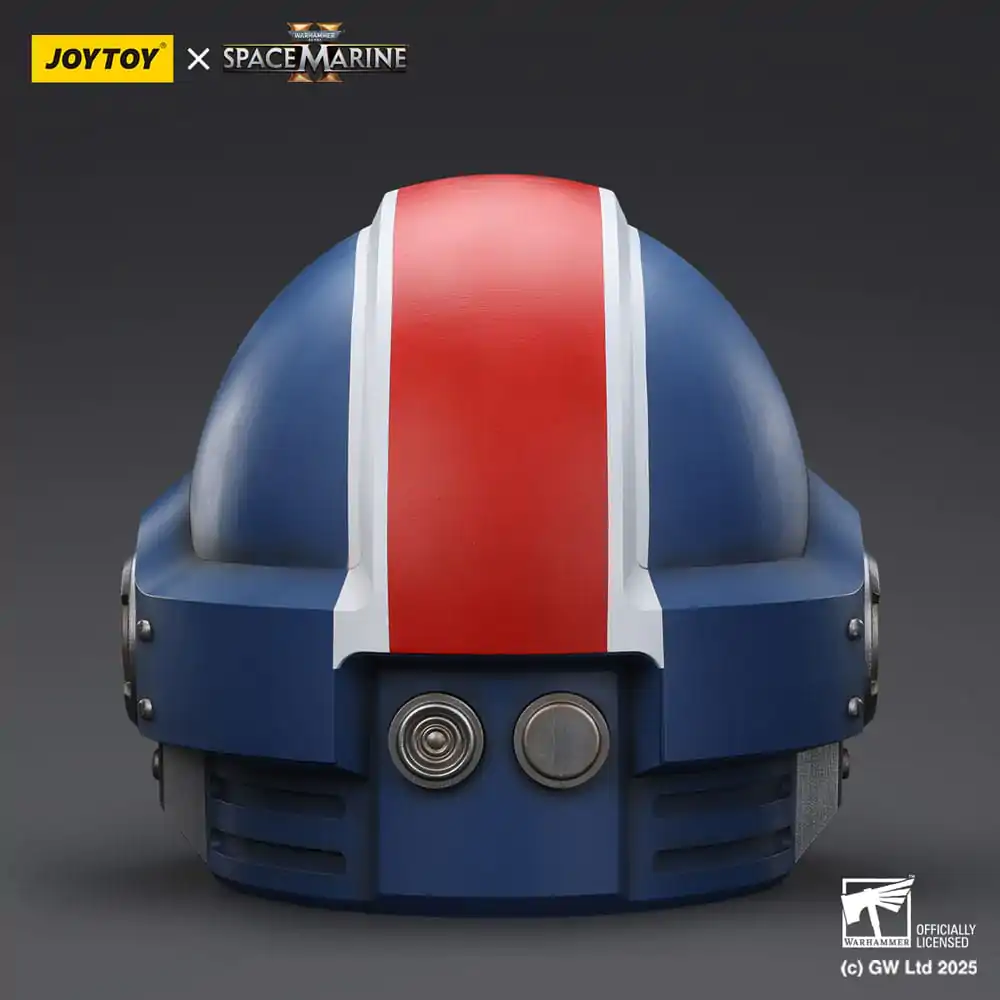 Warhammer 40,000: Space Marine 2 Ultramarines Lieutenant Titus sisak replika 30 cm  termékfotó