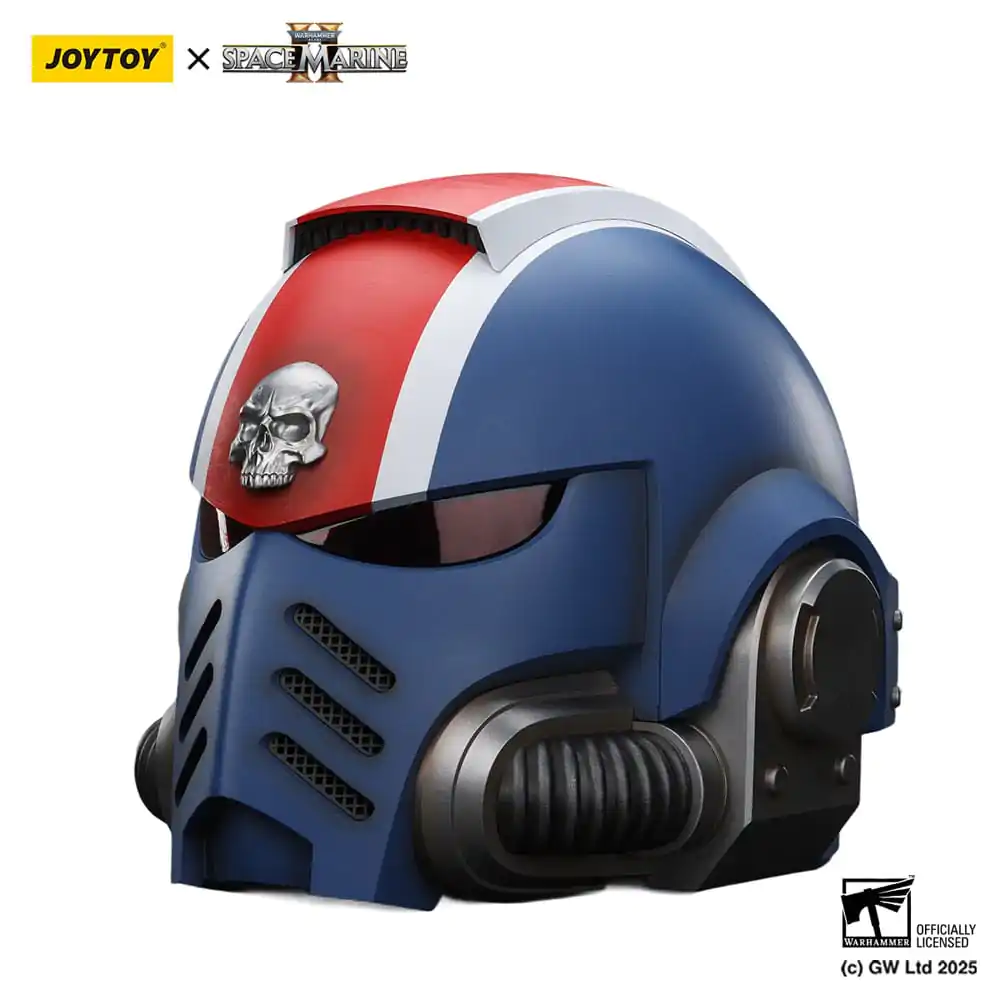 Warhammer 40,000: Space Marine 2 Ultramarines Lieutenant Titus sisak replika 30 cm  termékfotó