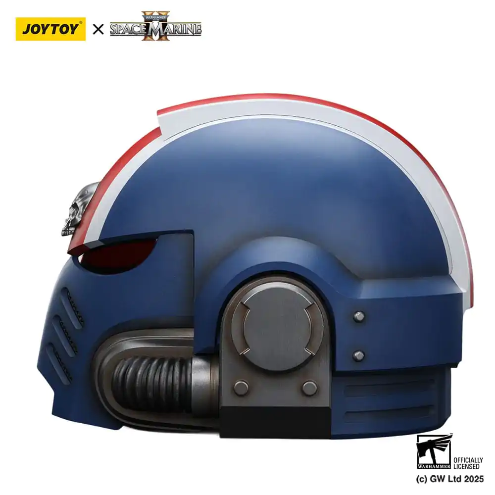 Warhammer 40,000: Space Marine 2 Ultramarines Lieutenant Titus sisak replika 30 cm  termékfotó
