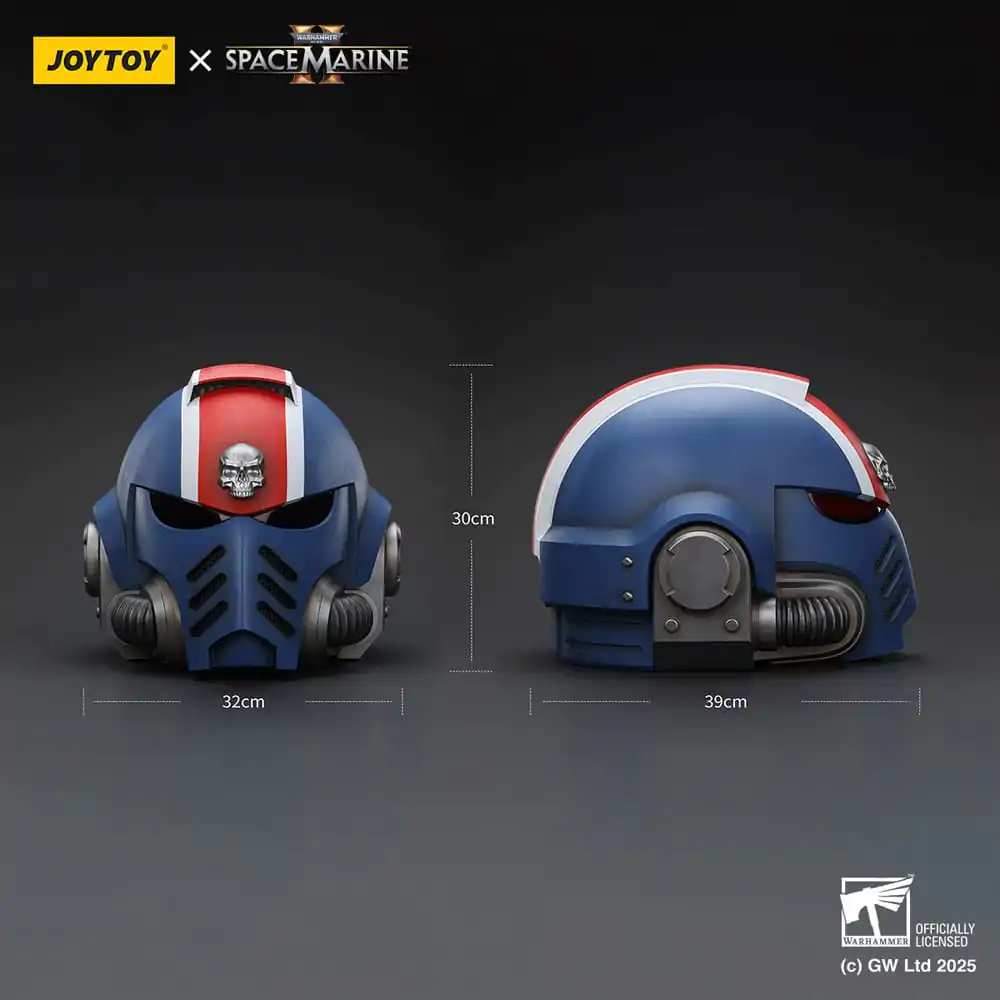 Warhammer 40,000: Space Marine 2 Ultramarines Lieutenant Titus sisak replika 30 cm  termékfotó