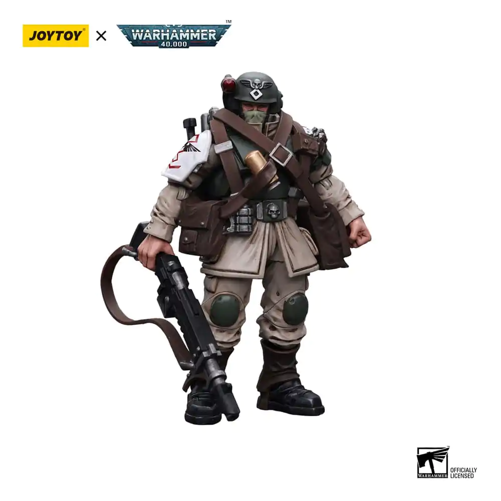 Warhammer 40k 1/18 Astra Militarum Cadian Command Squad Veteran with Medi-pack akciófigura 12 cm termékfotó