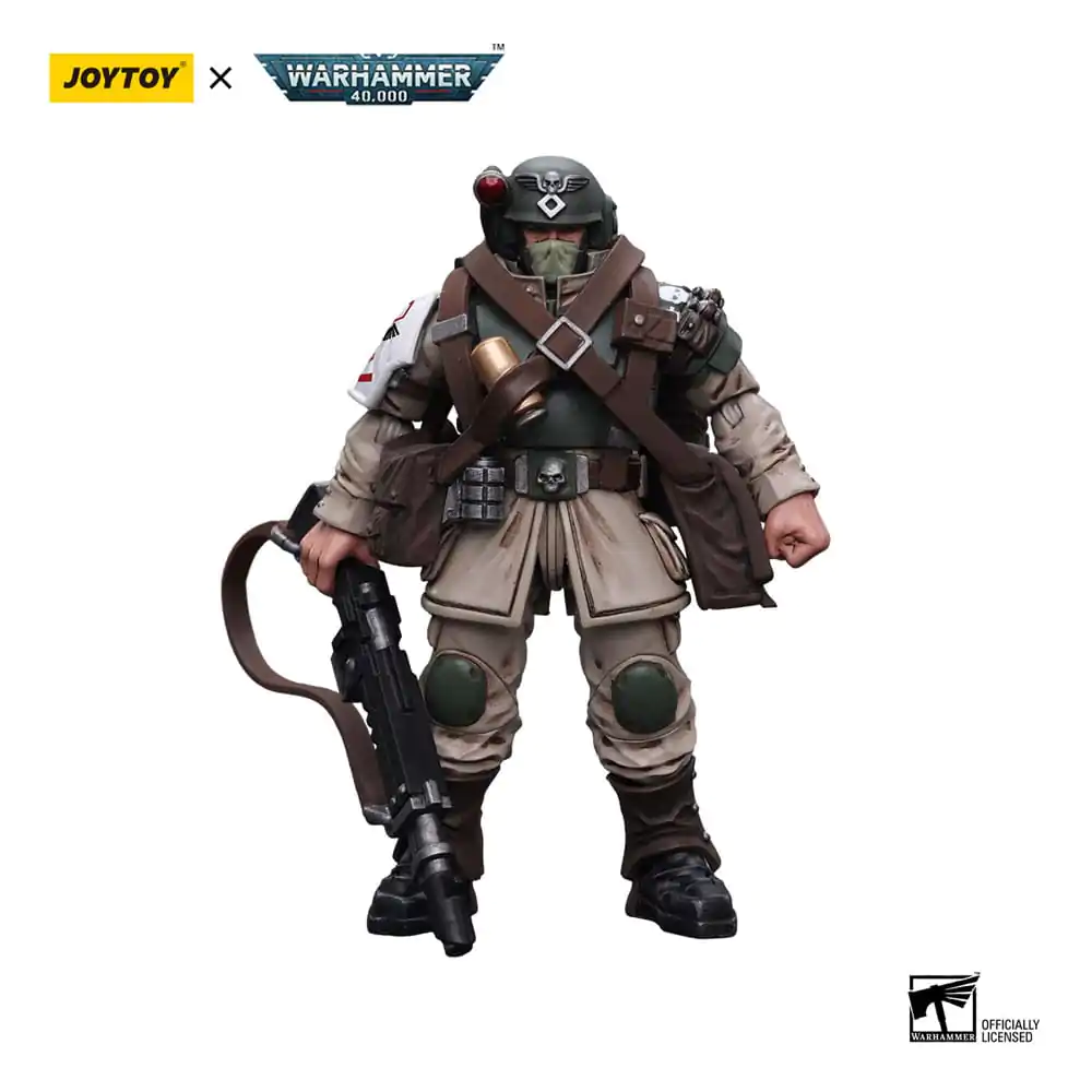 Warhammer 40k 1/18 Astra Militarum Cadian Command Squad Veteran with Medi-pack akciófigura 12 cm termékfotó
