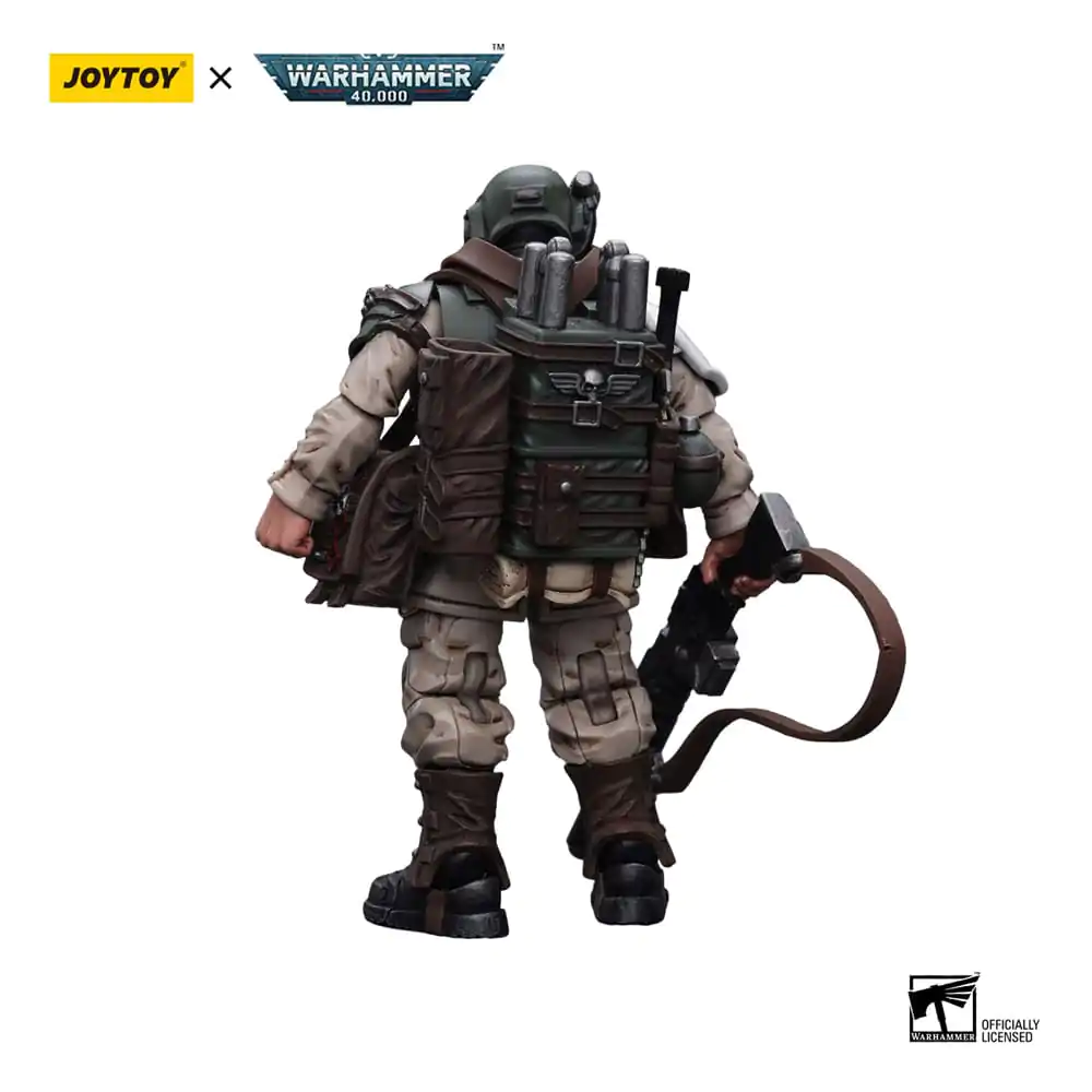 Warhammer 40k 1/18 Astra Militarum Cadian Command Squad Veteran with Medi-pack akciófigura 12 cm termékfotó